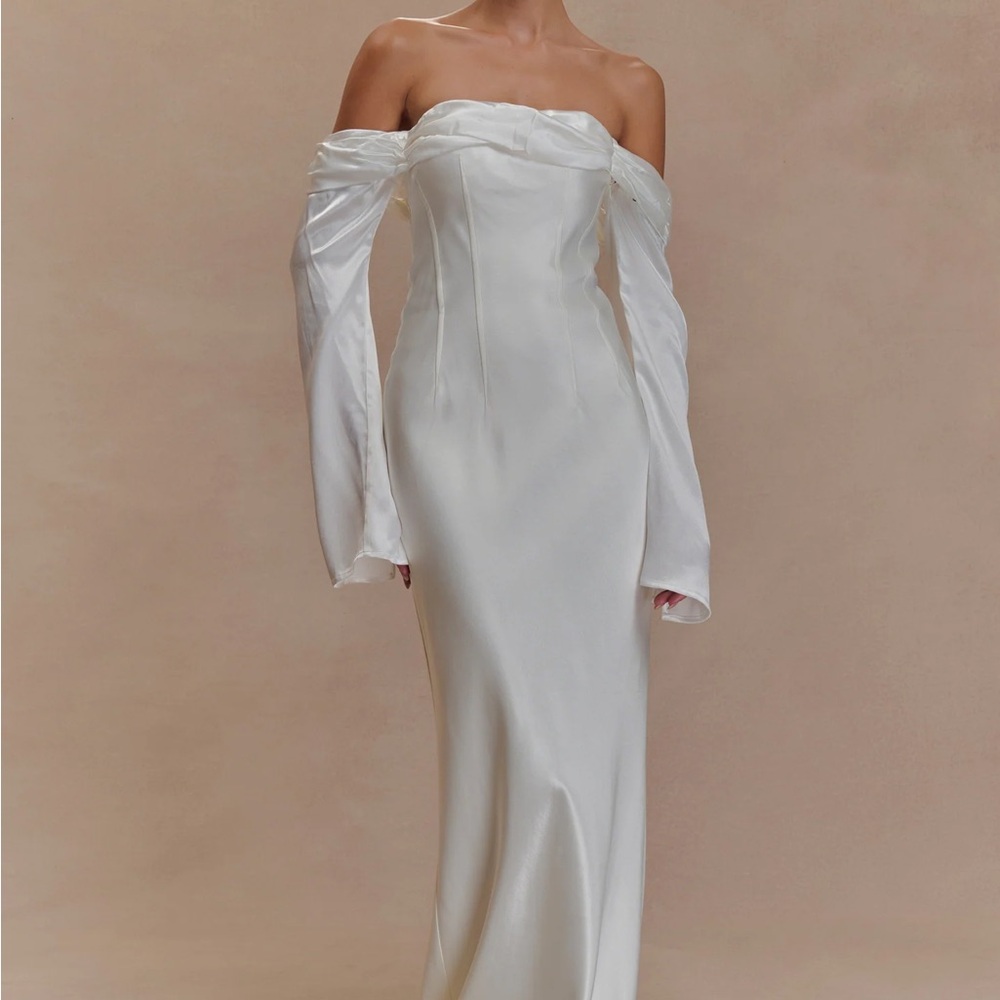 Meshki - Elegant Off-Shoulder White Dress